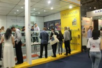 Stand Dinnil